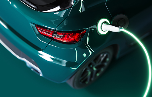 recharge batterie sur voiture verte
