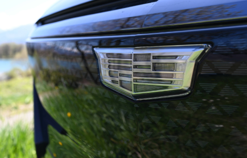 Logo Cadillac Lyriq